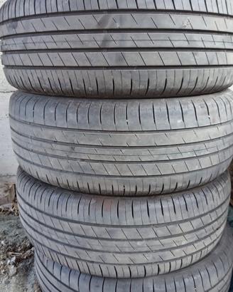 Treno Gomme auto 215/55 r17 Good Year