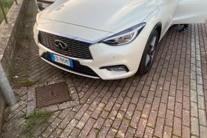 infiniti q30 premium tech