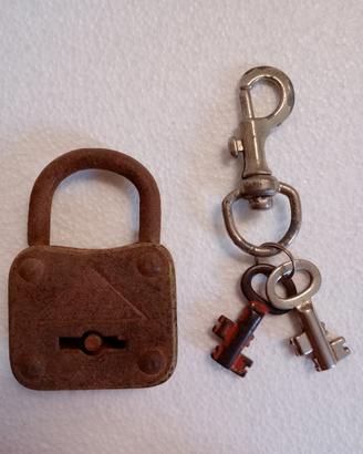 Antico Lucchetto dei primi del 1900 con due chiavi