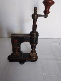 Torchio per bottoni ricoperti