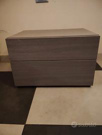 comodino in legno di rovere 