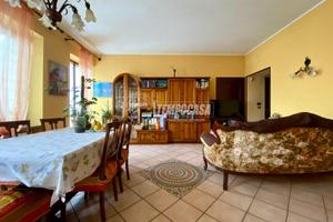 QUADRILOCALE AUTONOMO CON BOX AUTO A DEVESI