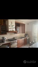 Cucina componibile con elettrodomestici