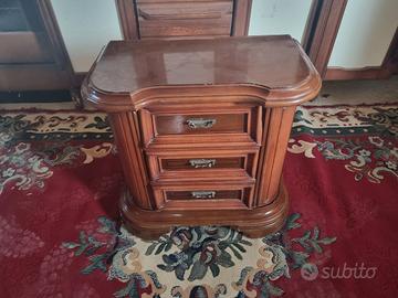 comodino vintage in legno