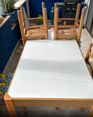Tavolo in legno + 6 sedie – paglia nuova