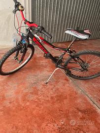 Bici MTB Moma nera/rossa
