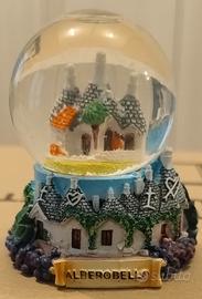 Pallina con la neve Alberobello