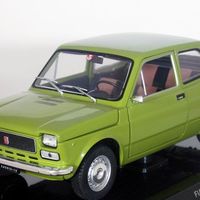 FIAT 127 SCALA 1/24 CON BASETTA COME NUOVA