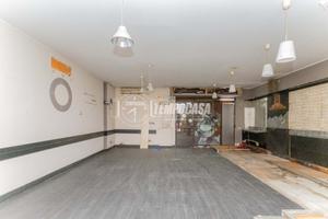 NEGOZIO AMPIO CON CANTINA LIBERO SUBITO (Possibili