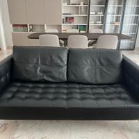 Divano Cassina in pelle nera - Modello 243 Volage