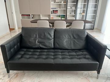 Divano Cassina in pelle nera - Modello 243 Volage