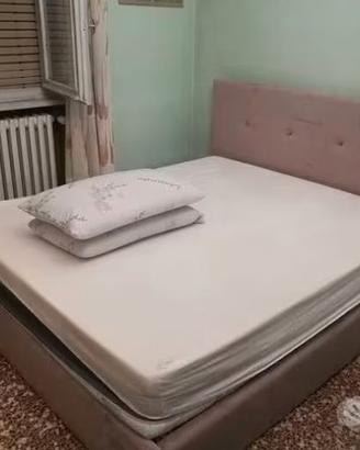 Letto matrimoniale con contenitore senza materasso