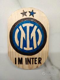 Stemma inter pirografato su legno da appendere