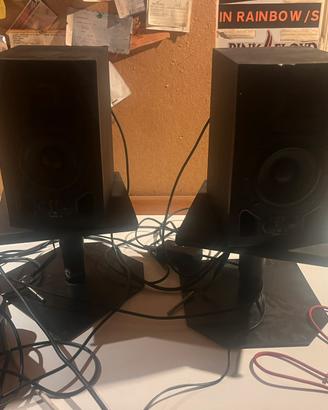 Adam A3X con supporti