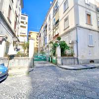 3 LOCALI A NAPOLI