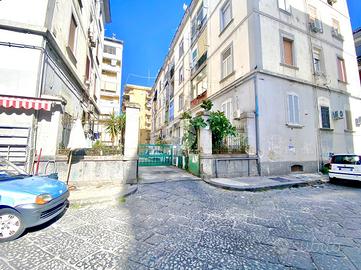 3 LOCALI A NAPOLI