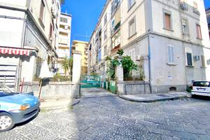 3 LOCALI A NAPOLI