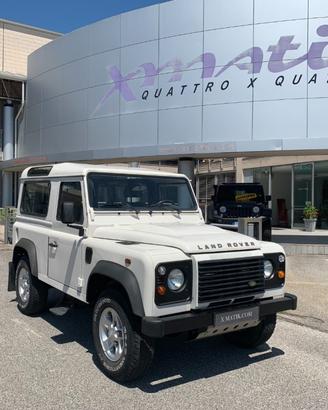 LAND ROVER Defender 90 2.4 TD4 Station Wagon 4 P