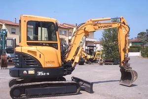 Miniescavatore usato HYUNDAI Robex 35Z-9