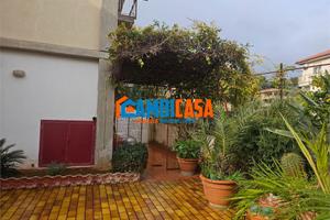 Baida/Villini - Villa su 2 elevazioni ampi spazi.