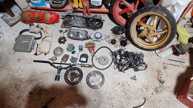 pezzi scooter Aprilia SR 50 a fari tondi 
