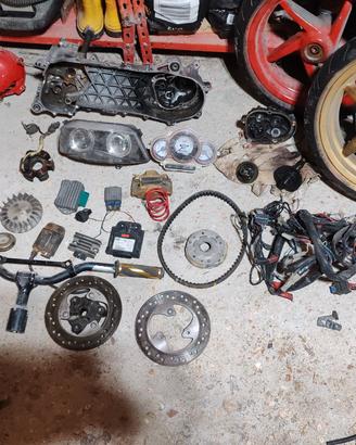 pezzi scooter Aprilia SR 50 a fari tondi 