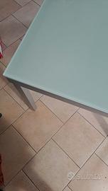 Tavolo e sedie a Castagneto Carducci 