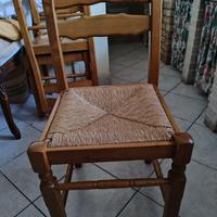 sei sedie in legno massello.