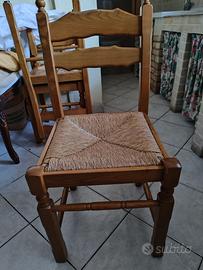 sei sedie in legno massello.