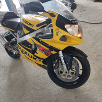 Moto Suzuki GSX R750