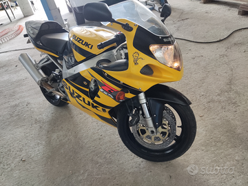 Moto Suzuki GSX R750