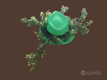 Cappello  Verde con Ghirlanda di Foglie