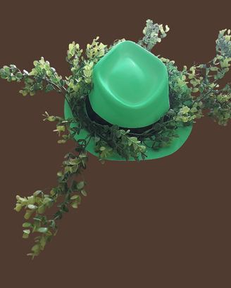 Cappello  Verde con Ghirlanda di Foglie