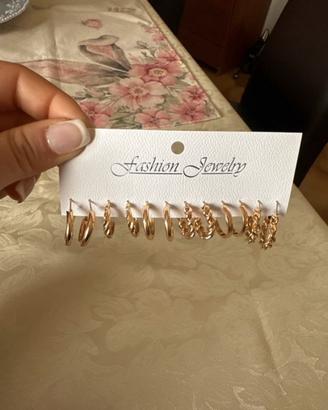 6 paia di orecchini color oro