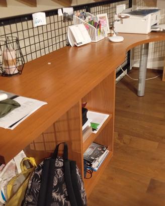 Scrivania + cassettiera inclusa