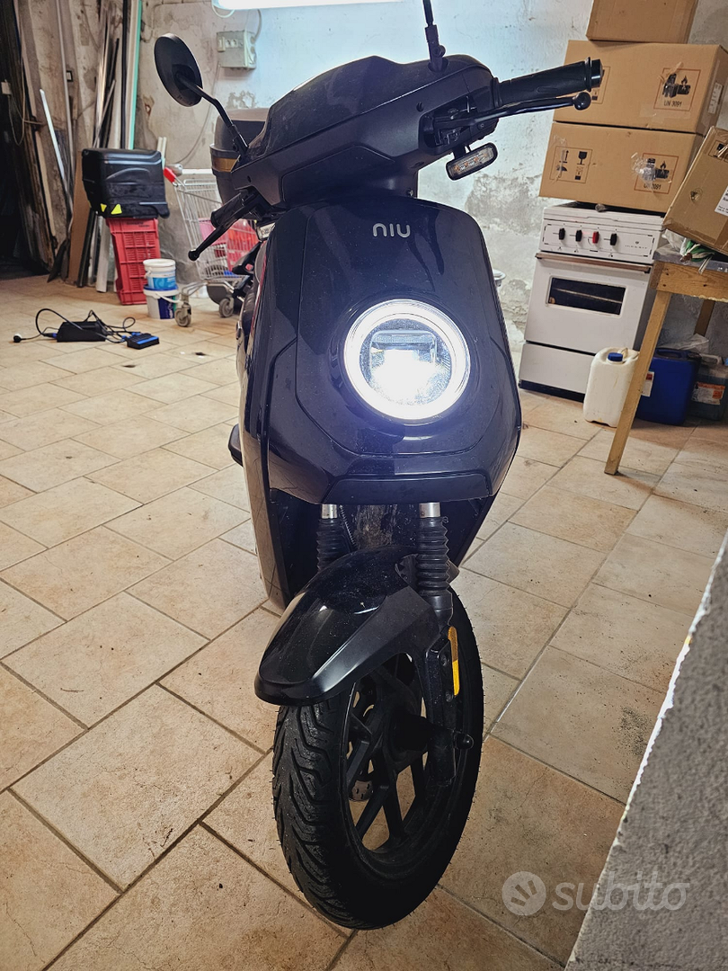 Niu Motorino Elettrico 125 Usato Scooter Elettrico 125 NIU MQI GT