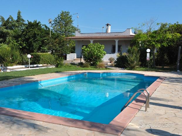 Latiano villa con piscina