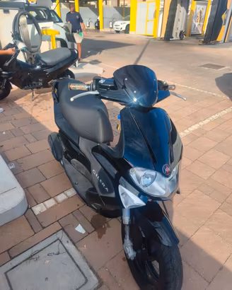 piaggio runner 180