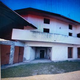 Casa con giardino privato