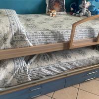 Letto a castello in legno con scaletta