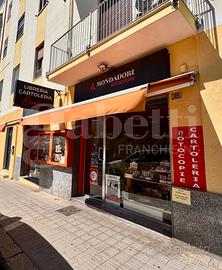 Locale commerciale doppia vetrina