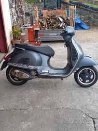 Vespa 300 supersport