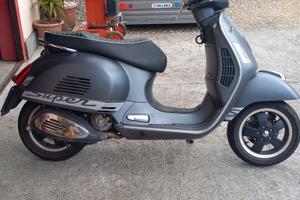 Vespa 300 supersport