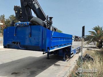 Semirimorchio Fliegl SDS 360 a pianale con gru