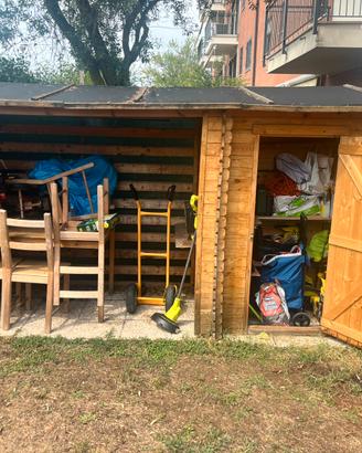 Casetta porta attrezzi + piastrelle in pietra