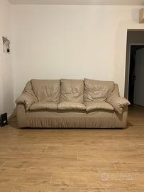 Divano 3 posti in pelle…pronto subito!