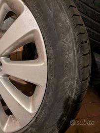 cerchi in lega con rispettive gomme 225-50-17