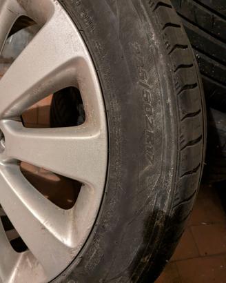 cerchi in lega con rispettive gomme 225-50-17