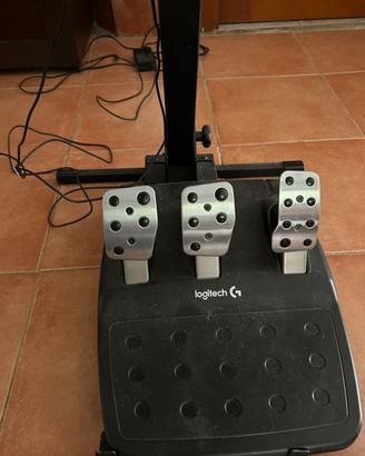 Volante + Pedali della Logitech, per ps4 e ps5