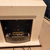 caminetto elettrico con mobile bianco